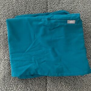 Women’s Figs Large Scrub Pants and Top